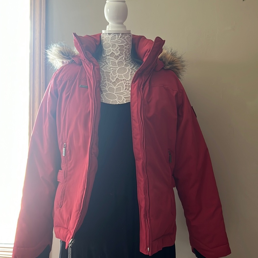 Columbia red puffer jacket with fur hood